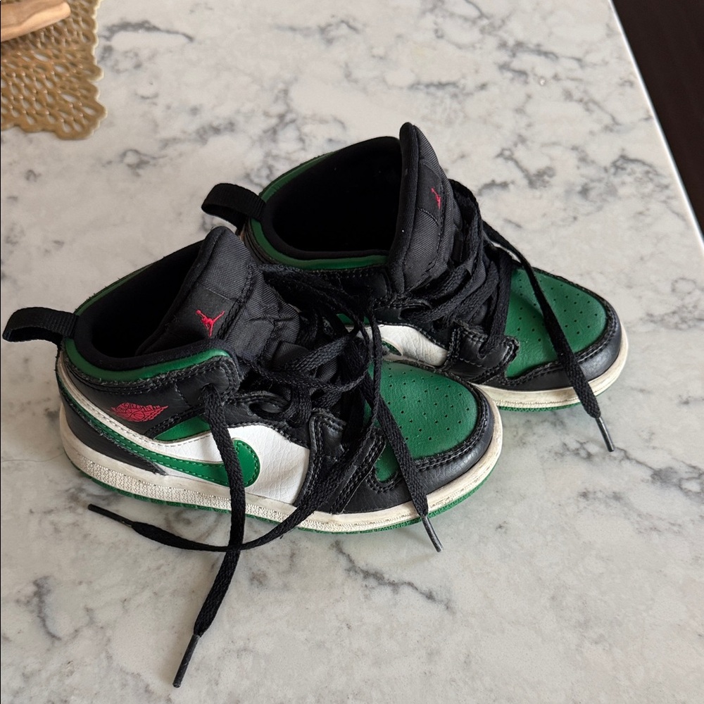 Jordan Kids Black and Green Sneakers
